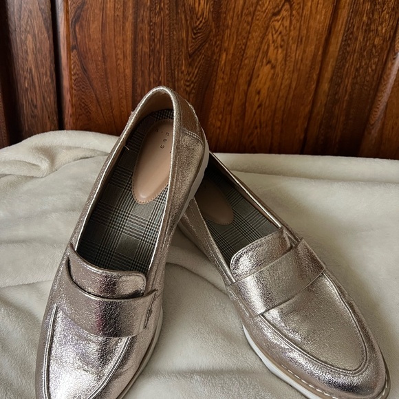 A New Day Cool Gold Metallic Look Loafers, womens size 10, good condition - Picture 3 of 11